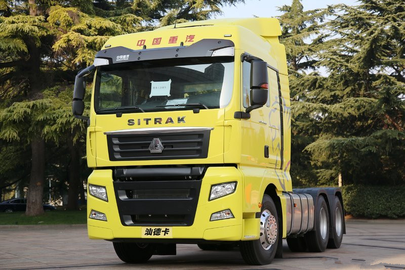 汕德卡橘红款 SITRAK G7 集装箱牵引车